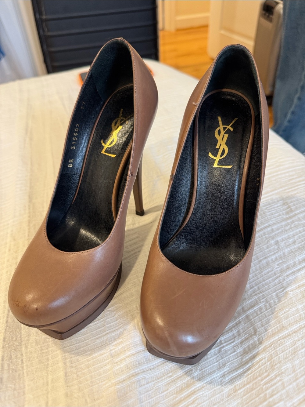 Yves Saint Laurent Tan Leather Platform Pumps